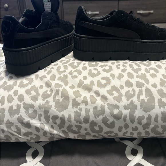 Women’s size 6 Puma Fenty by Rihanna - Picture 3 of 5